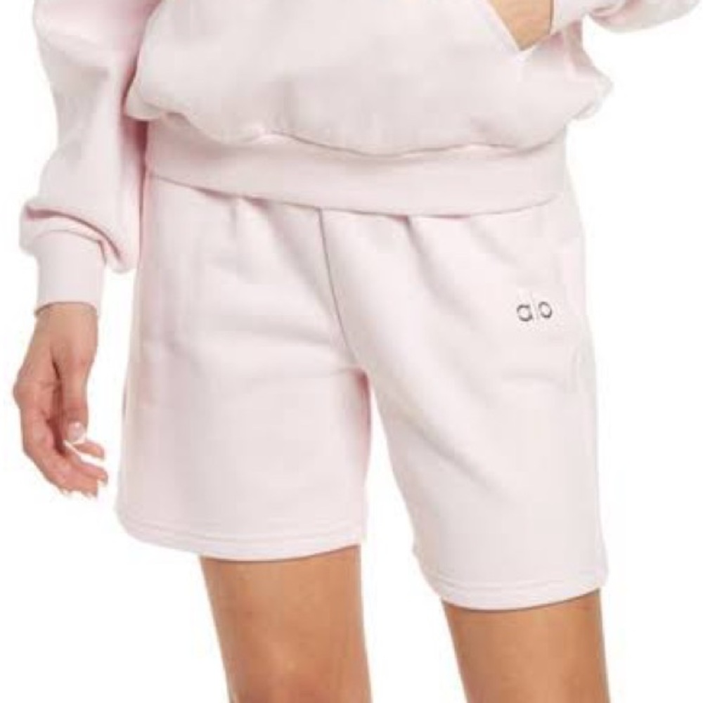 Alo Yoga - Accolade Sweat shorts in Pink Sugar size XS